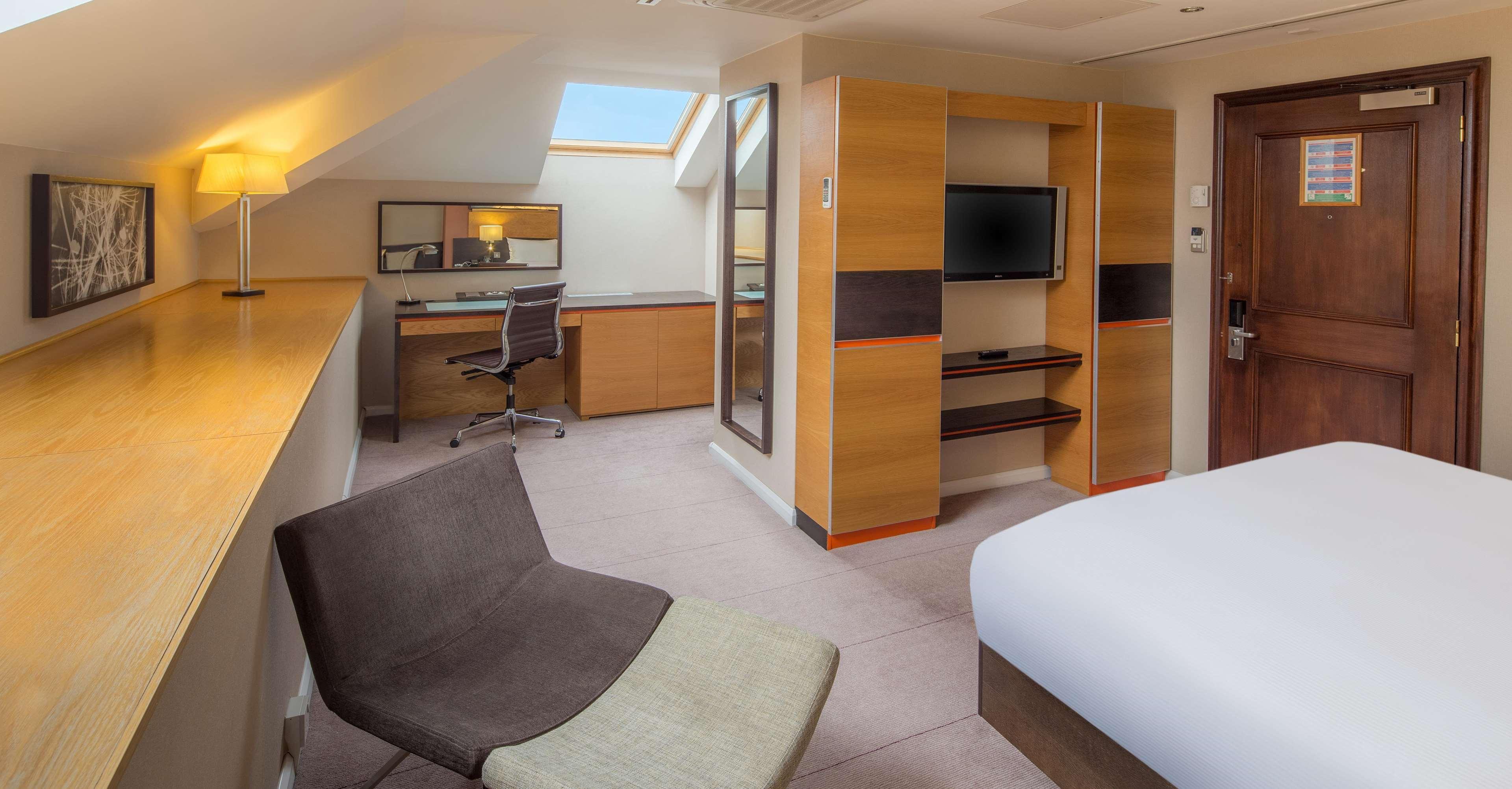 Hotel Hilton East Midlands Airport 4*